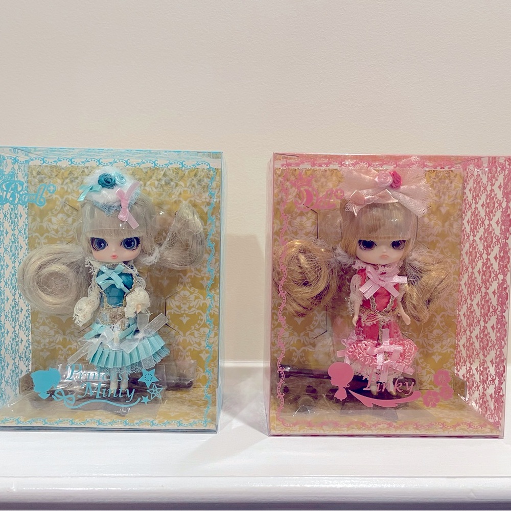 Rare NIB princess Minty and Princess Pinky mini groove dolls